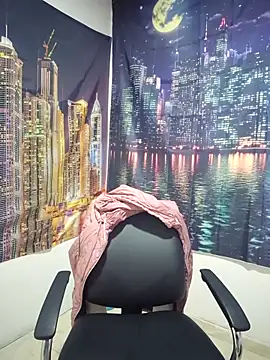 curvy diva  online show from April 21, 10:11 am