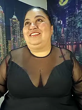 curvy diva  online show from April 24, 12:30 pm