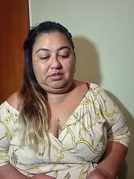 curvy diva  online show from March 29, 10:36 am