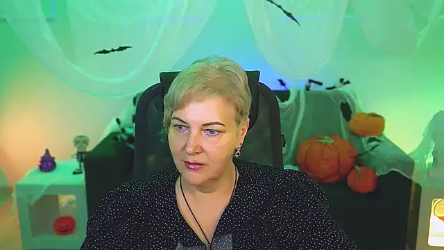 Snapshot of MaryMogan chatting on October 20, 4:04 am MaryMogan online show from October 20, 4:04 am