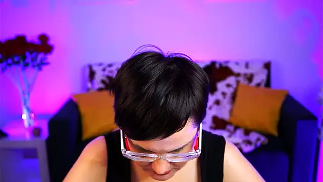 LauraDavidsons online show from March 12, 9:50 pm