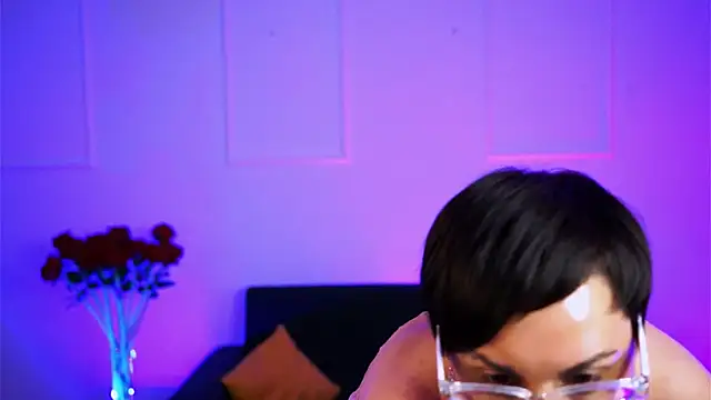 LauraDavidsons online show from March 10, 7:18 pm