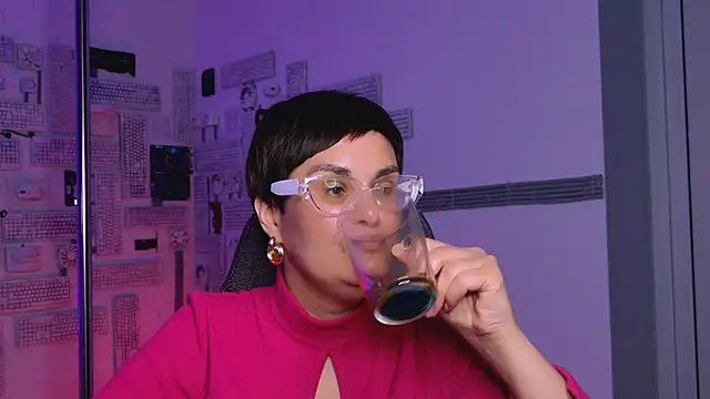 LauraDavidsons online show from September 12, 8:23 am