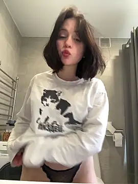 YourLittleDevil online show from April 25, 2:03 pm