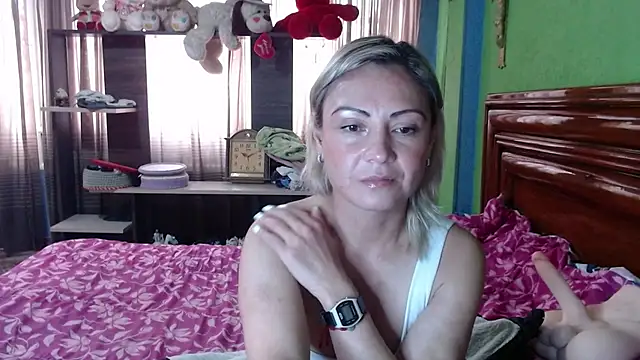 Snapshot of _Charlize_theron_ chatting on September 10, 9:15 pm Charlize theron online show from September 10, 9:15 pm