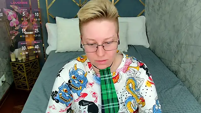 Snapshot of AlexandraGreen chatting on September 18, 9:13 pm AlexandraGreen online show from September 18, 9:13 pm