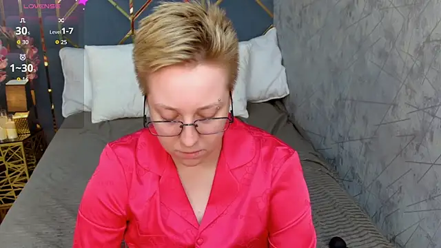 Snapshot of AlexandraGreen chatting on October 17, 9:07 pm AlexandraGreen online show from October 17, 9:07 pm