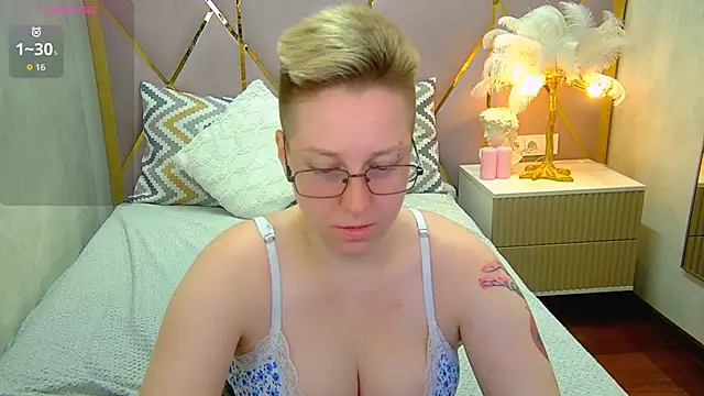 Snapshot of AlexandraGreen chatting on September 13, 9:12 pm AlexandraGreen online show from September 13, 9:12 pm