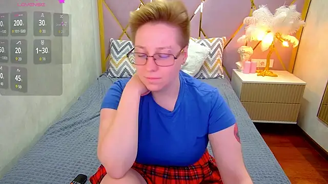 Snapshot of AlexandraGreen chatting on October 13, 9:39 pm AlexandraGreen online show from October 13, 9:39 pm