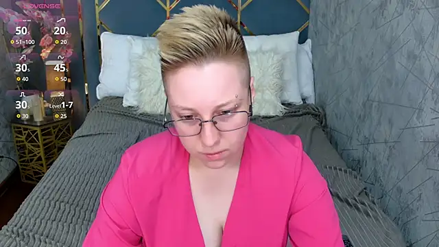 Snapshot of AlexandraGreen chatting on September 8, 9:25 pm AlexandraGreen online show from September 8, 9:25 pm