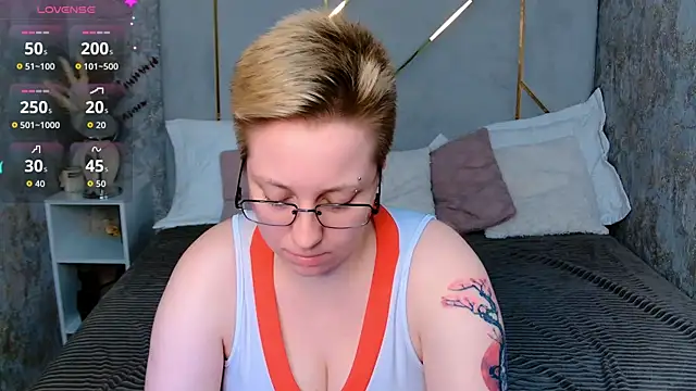 Snapshot of AlexandraGreen chatting on October 10, 8:58 pm AlexandraGreen online show from October 10, 8:58 pm