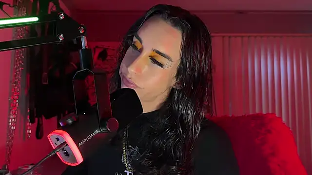 xoFrankie online show from April 25, 1:30 am