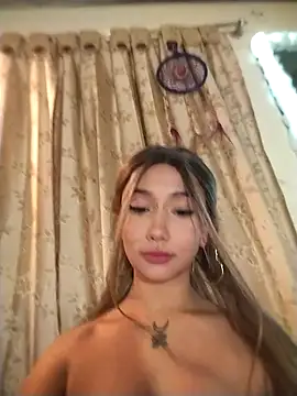 Snapshot of Ella_rr chatting on September 21, 1:04 am Ella rr online show from September 21, 1:04 am
