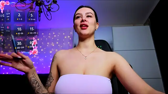 Veronica Larsson online show from April 21, 6:59 pm