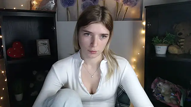 JuiceLips   online show from January 16, 12:34 pm