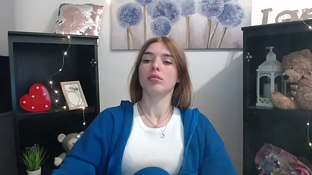 Snapshot of JuiceLips__ chatting on October 7, 2:43 pm JuiceLips online show from October 7, 2:43 pm