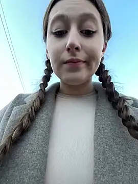 FroggyAnna online show from October 1, 2:00 pm