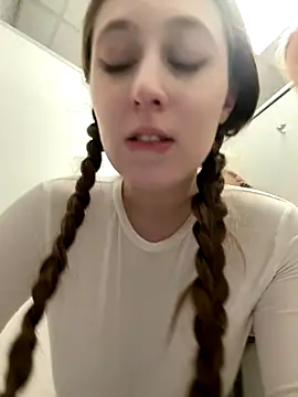 FroggyAnna online show from October 9, 4:55 pm