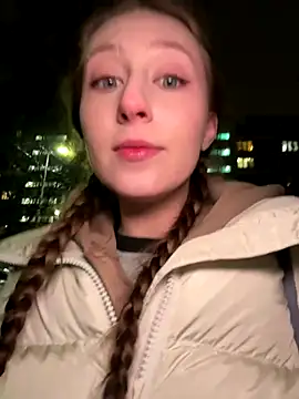 FroggyAnna online show from December 16, 7:42 pm