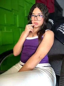 Snapshot of Queen__Love chatting on October 18, 8:43 pm Queen Love online show from October 18, 8:43 pm