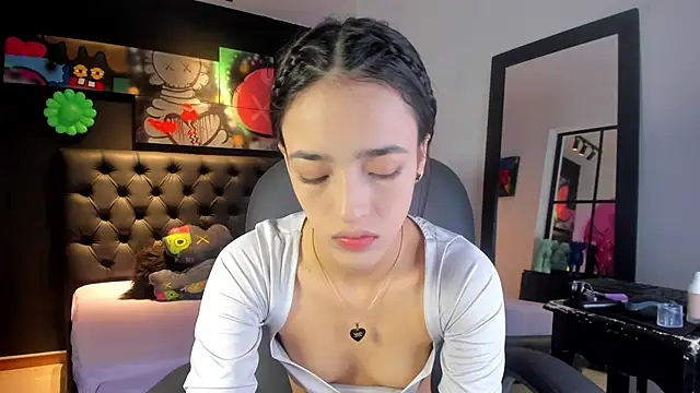 miIa bratz online show from April 25, 10:40 pm