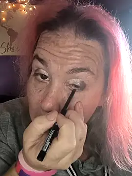 Courdles online show from November 28, 9:29 pm