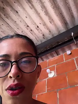 Emma  cumlovee online show from April 19, 1:33 pm