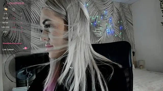 Kira Key online show from March 1, 8:47 am