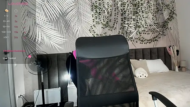 Kira Key online show from February 27, 1:49 am