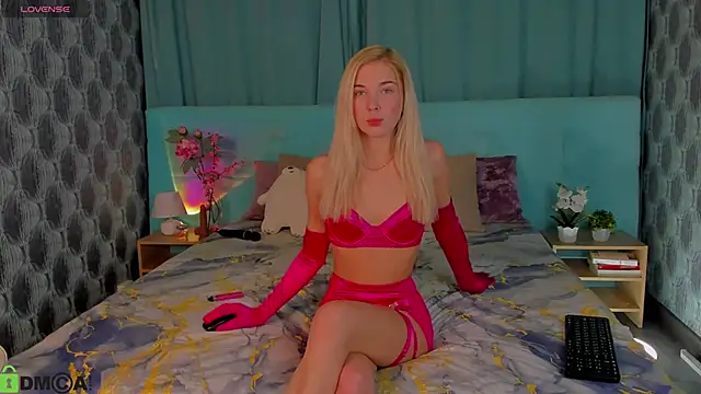 Snapshot of Aurora_Bennet chatting on October 13, 12:24 am Aurora Bennet online show from October 13, 12:24 am