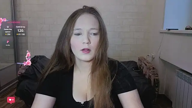 Snapshot of AlisaWyn chatting on October 17, 10:29 am AlisaWyn online show from October 17, 10:29 am