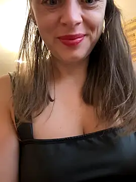 Snapshot of ladywithbigass chatting on October 17, 5:21 am ladywithbigass online show from October 17, 5:21 am