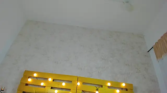 Snapshot of thalia888_ chatting on October 9, 7:18 pm thalia888 online show from October 9, 7:18 pm