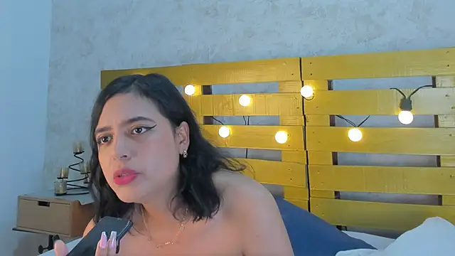 Snapshot of thalia888_ chatting on September 12, 7:32 pm thalia888 online show from September 12, 7:32 pm