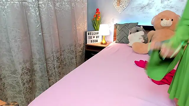 Snapshot of ScarlettVelour chatting on September 18, 8:29 pm ScarlettVelour online show from September 18, 8:29 pm
