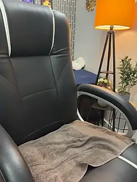 Riya-6969 online show from May 13, 6:02 pm