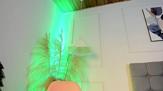 nikolevoshkie  online show from April 21, 7:21 pm