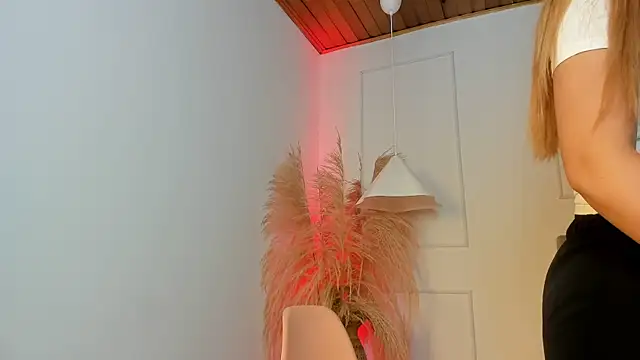 nikolevoshkie  online show from April 20, 7:39 pm