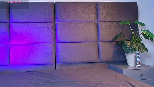 Slenna Moon online show from April 25, 11:46 pm