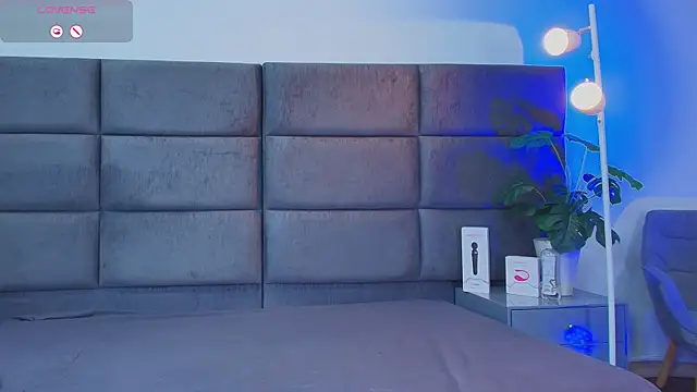 Slenna Moon online show from April 18, 11:15 pm