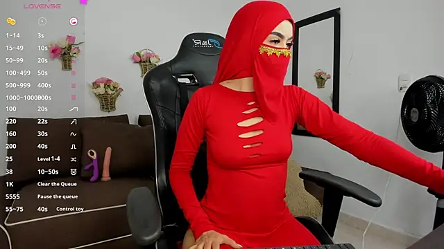 Snapshot of Zahra_milks chatting on October 15, 1:57 pm Zahra milks online show from October 15, 1:57 pm