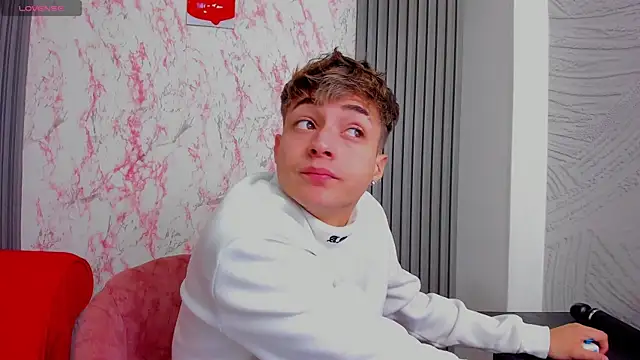 Ari and Storm online show from November 26, 1:45 pm