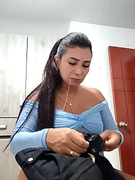 mia mancinii online show from May 14, 1:11 am