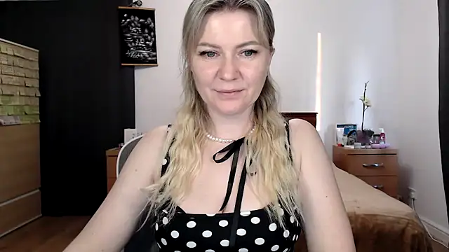 ParadiseAlina online show from April 24, 7:05 pm