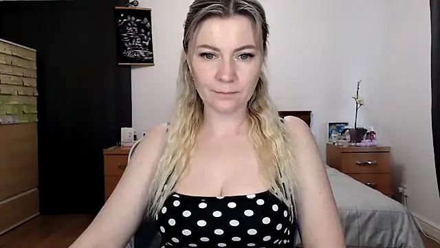 ParadiseAlina online show from April 22, 7:00 pm