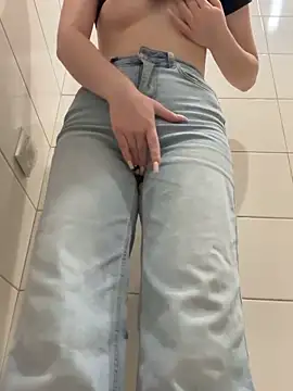 Cumonmme online show from October 25, 9:10 pm