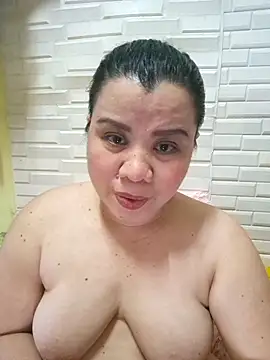 hotlyn45 online show from December 2, 4:58 am