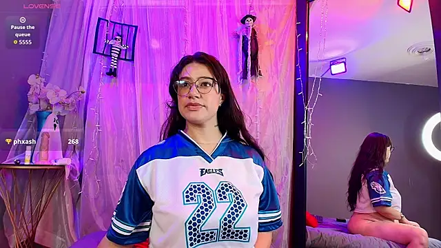 Shalyn Lux online show from October 21, 4:38 am