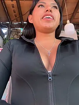 BrunetteBliss69 online show from April 20, 9:29 pm