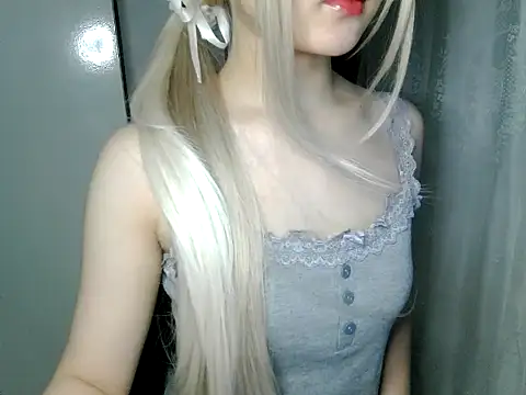 Annabelle-e online show from April 22, 7:44 pm